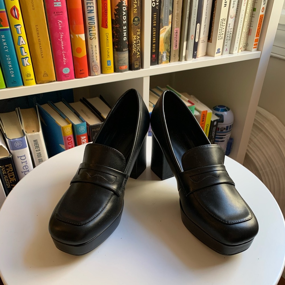 Heeled loafers